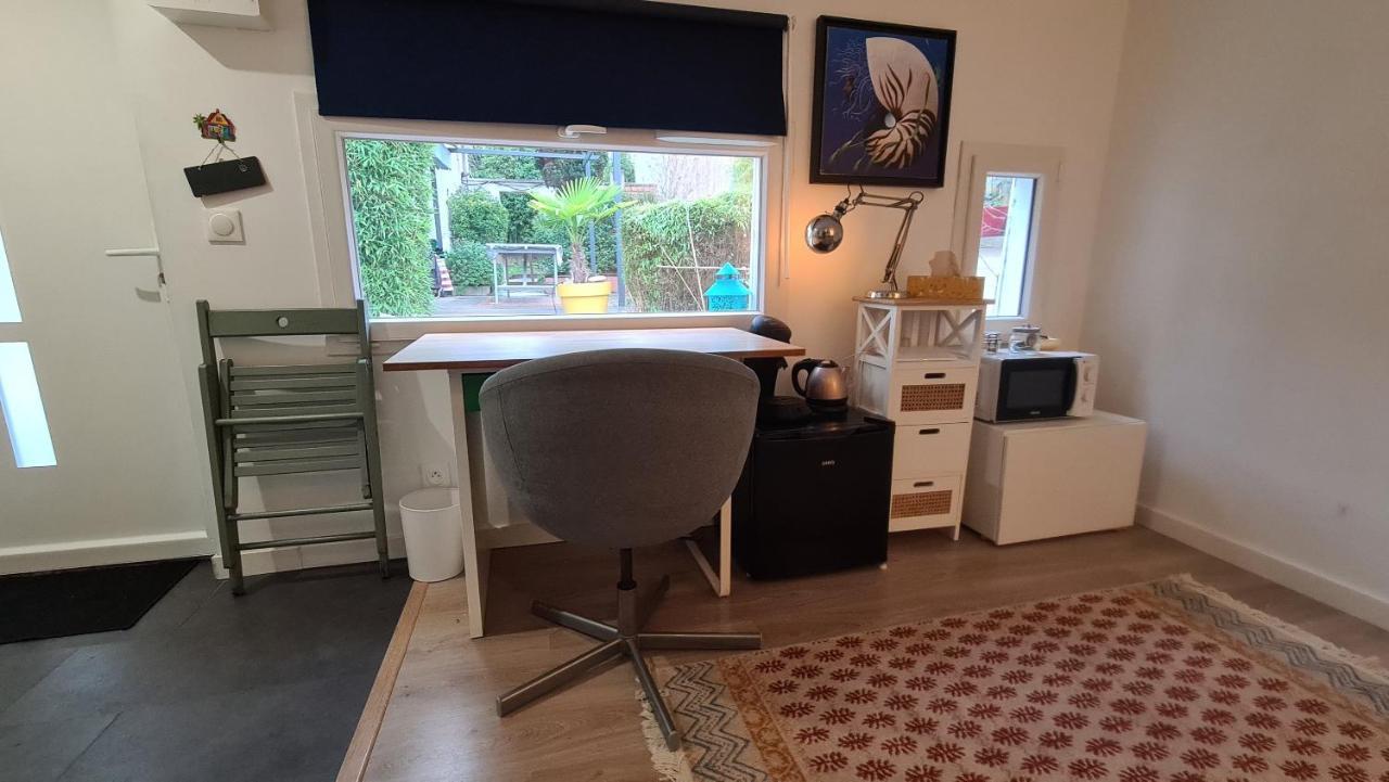 Le Studio Dans Le Jardin. Rosny-sous-Bois Luaran gambar