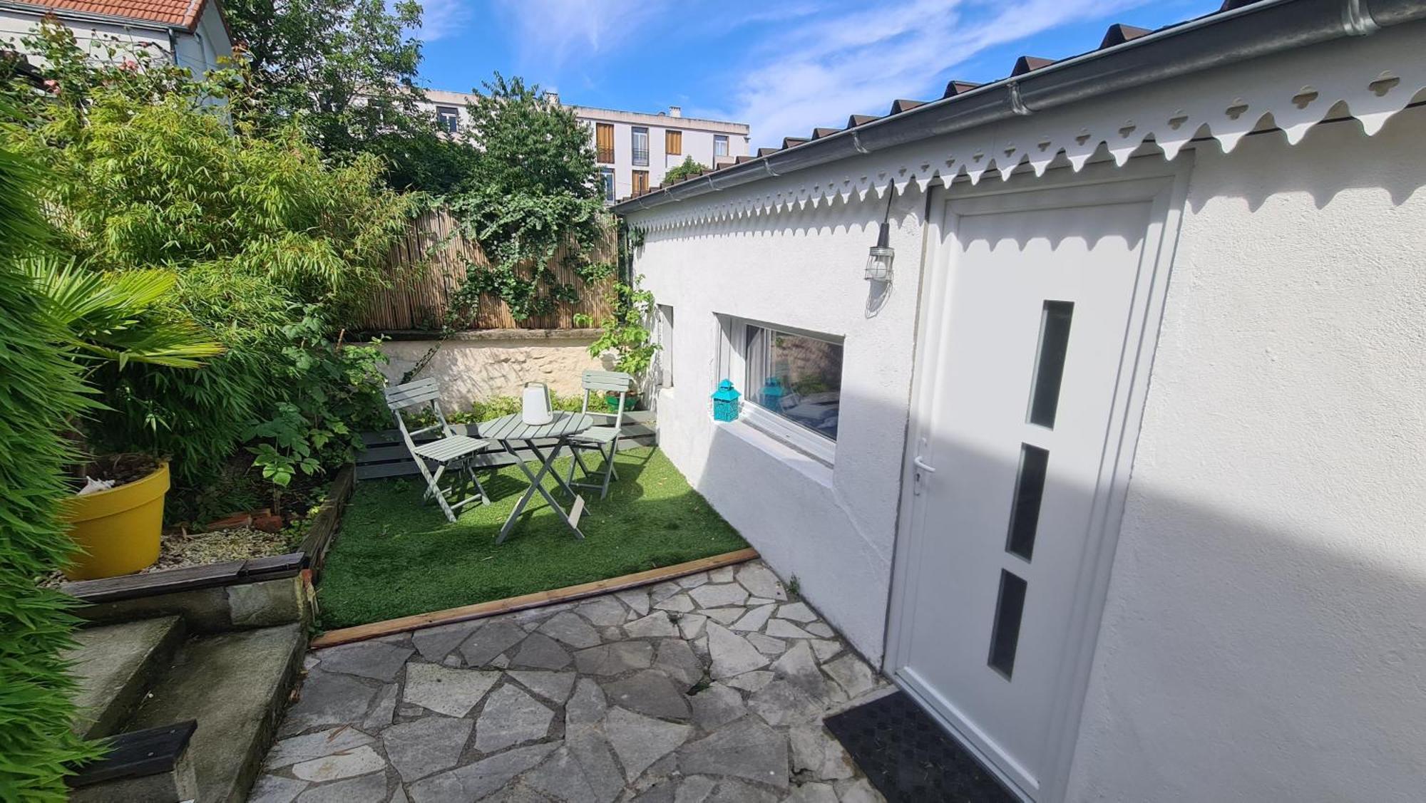 Le Studio Dans Le Jardin. Rosny-sous-Bois Luaran gambar